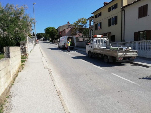 Postavljanje usporivača prometa na Partizanskom putu