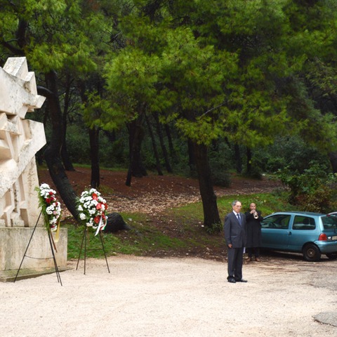 Polaganje vijenaca na spomenik Vladimiru Gortanu