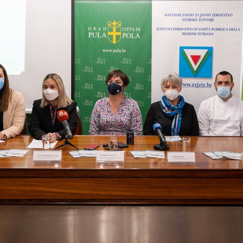 Komunalna palača - press