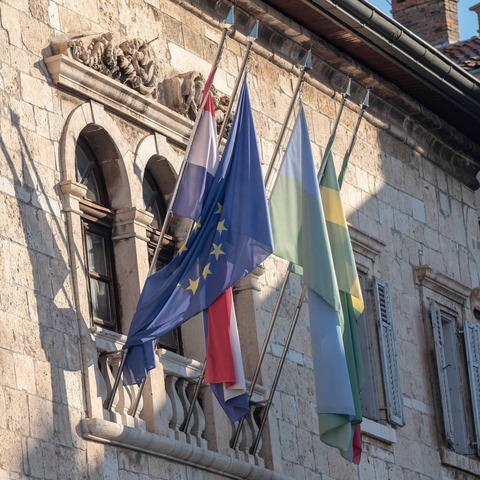 Komunalna palača - press