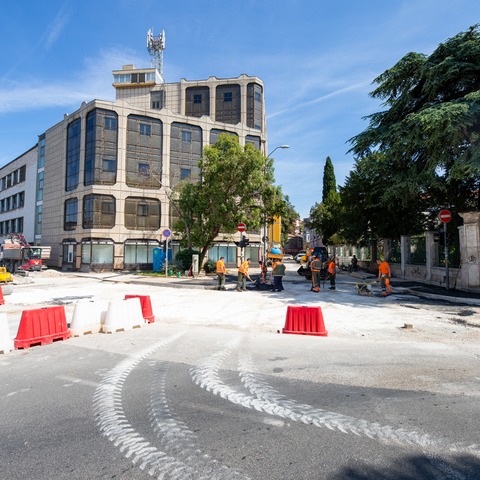 Asfaltiranje raskrižja kod pošte