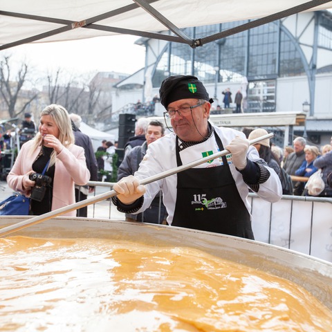 Novogodišnja fritaja od 2024 jaja i 30 kg istarskih kobasic