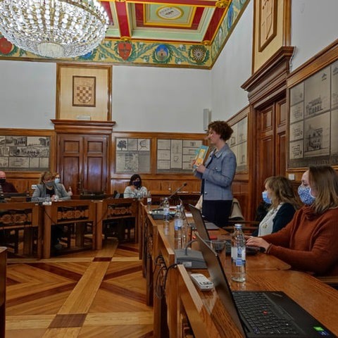 Održan sastanak predstavnika Grada Pule s ravnateljicama pulskih osnovnih škola radi uvođenja GOO