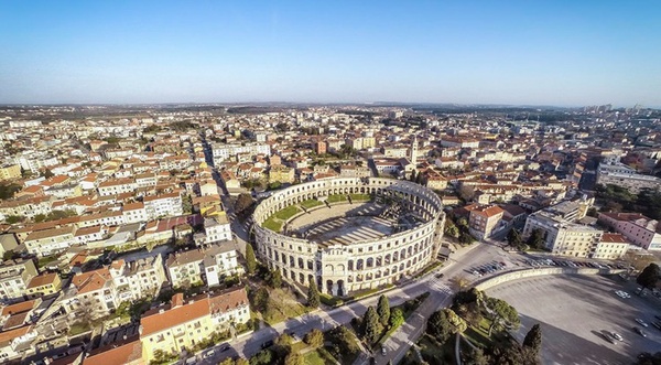Ilustracija_grad Pula iz zraka