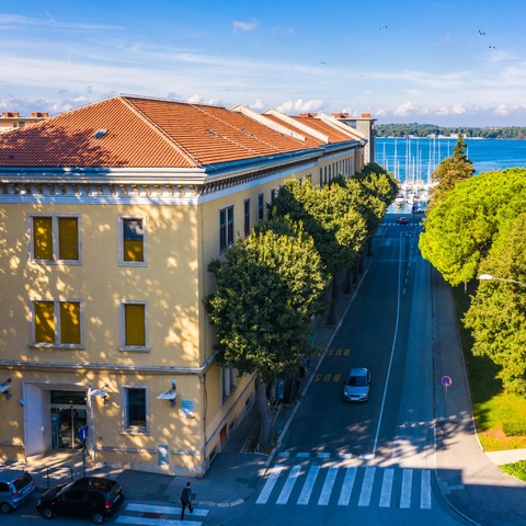 Gradska knjižnica i čitaonica Pula