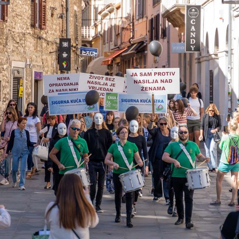Nacionalni dan borbe protiv nasilja nad ženama_mimohod