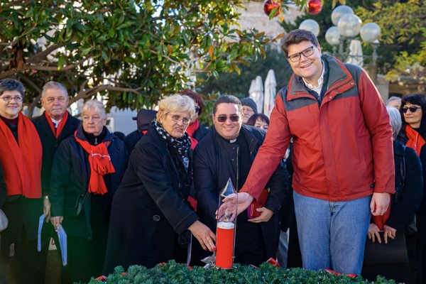 paljenje 1. adventske svijeće