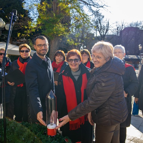 upaljena četvrta adventska svijeća