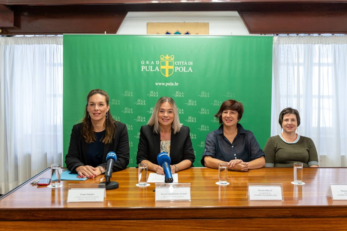 tiskovna konferencija