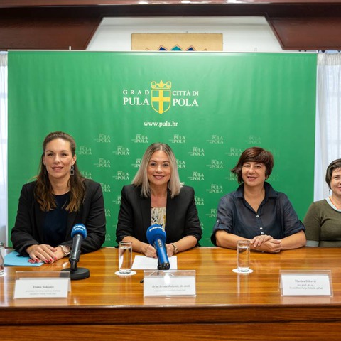 tiskovna konferencija
