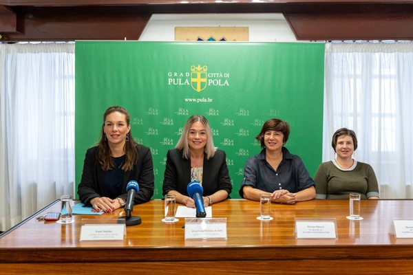 tiskovna konferencija