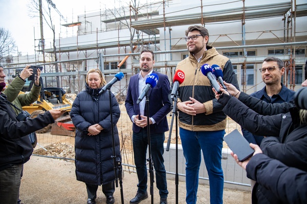 tiskovna konferencija