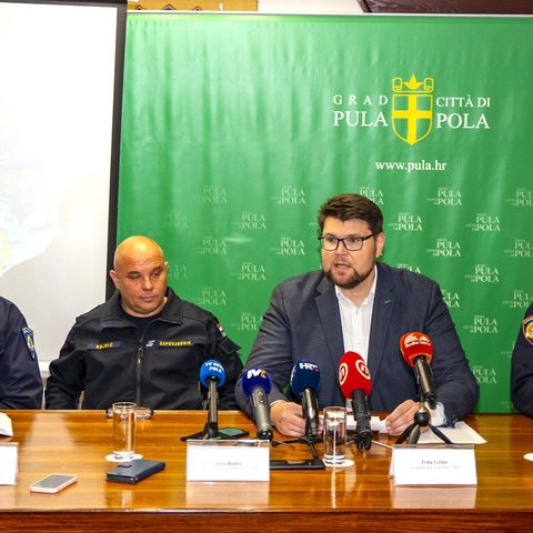 tiskovna konferencija