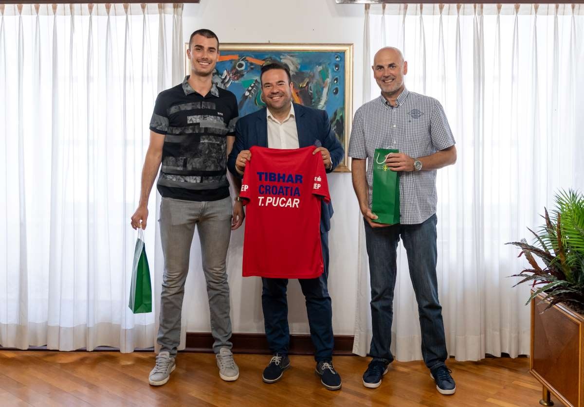 stolnotenisači s gradonačelnikom