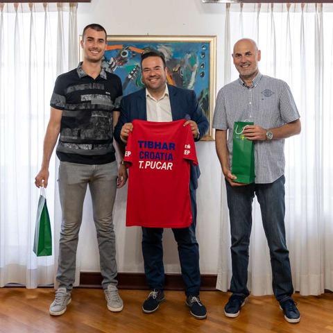 stolnotenisači s gradonačelnikom