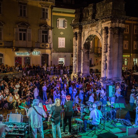 Pulska noć - Arhiva