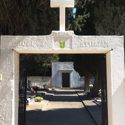 restaurirana stara kamena vrata groblja u Štinjanu