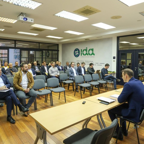 sastanak na temu vlasničkog i upravljačkog rekonstruiranja trgovačkog društva Kaštijun