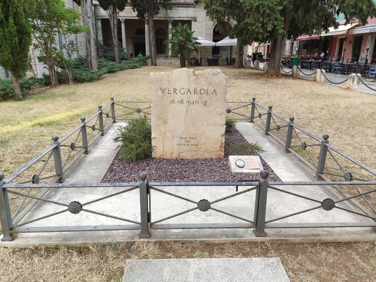 spomenik - Vergarola