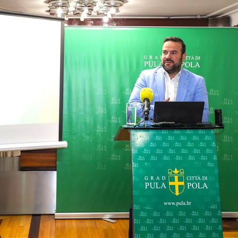 tiskovna konferencija