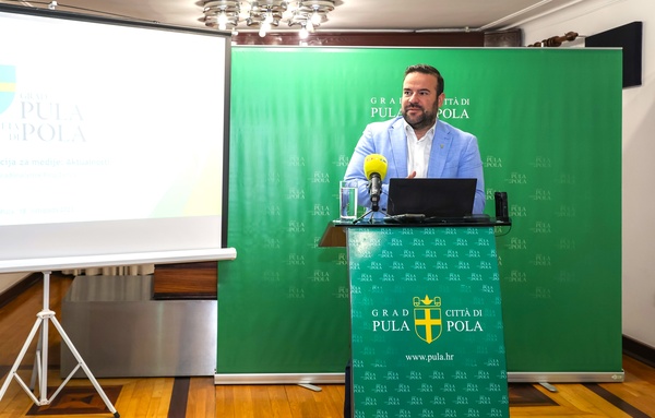 tiskovna konferencija