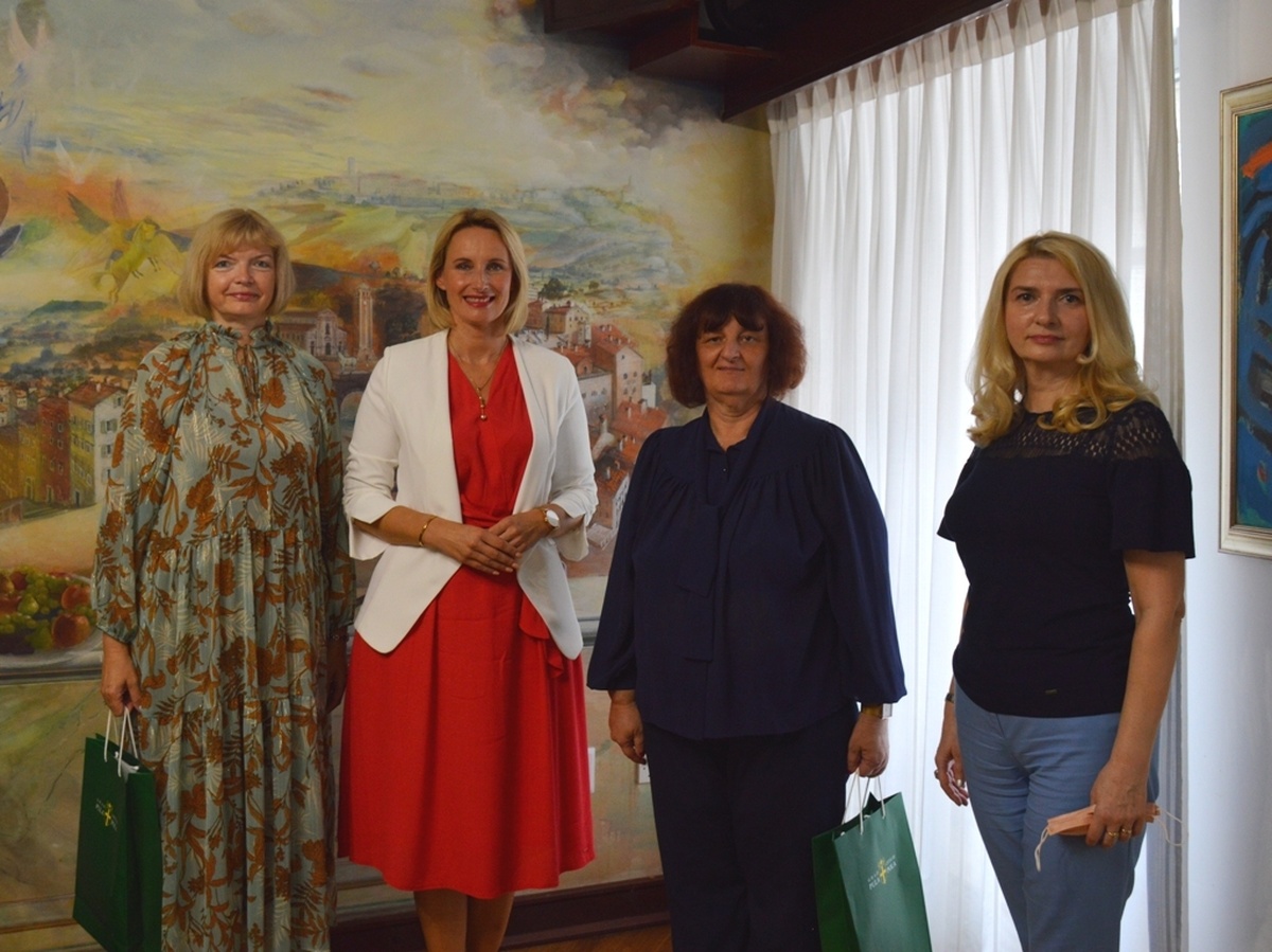 Zamjenica gradonačelnika Elena Puh Belci s predstavnicama UGINIŽ