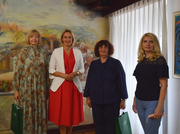 Zamjenica gradonačelnika Elena Puh Belci s predstavnicama UGINIŽ