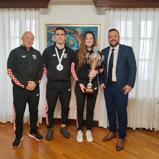 I campioni mondiali di kickboxing a ricevimento dal sindaco