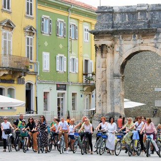 U Puli prvi put održana „Otmjena vožnja biciklom“