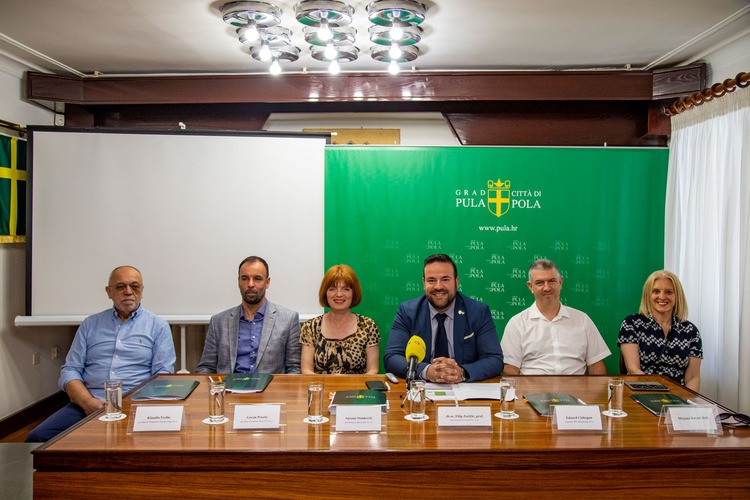 tiskovna konferencija_potpisivanje ugovora za Dolcevitu